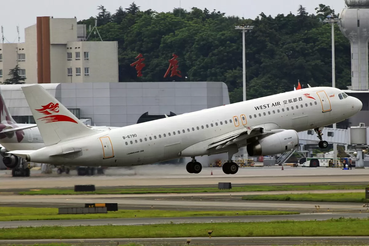 Flugzeug der China West Air