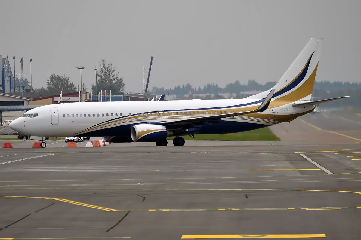 Flugzeug der Mid East Jet