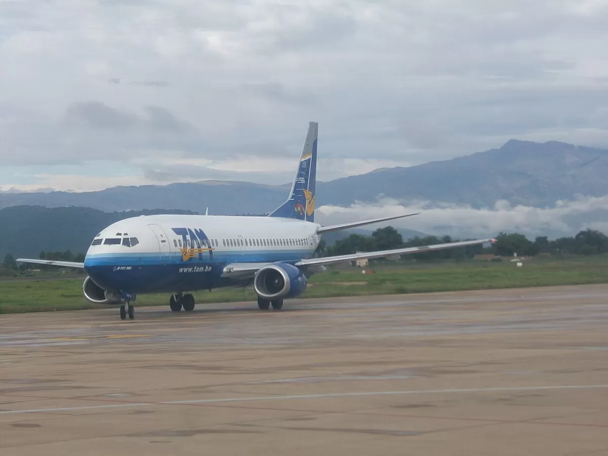 Flugzeug der TAM – Transporte Aéreo Militar