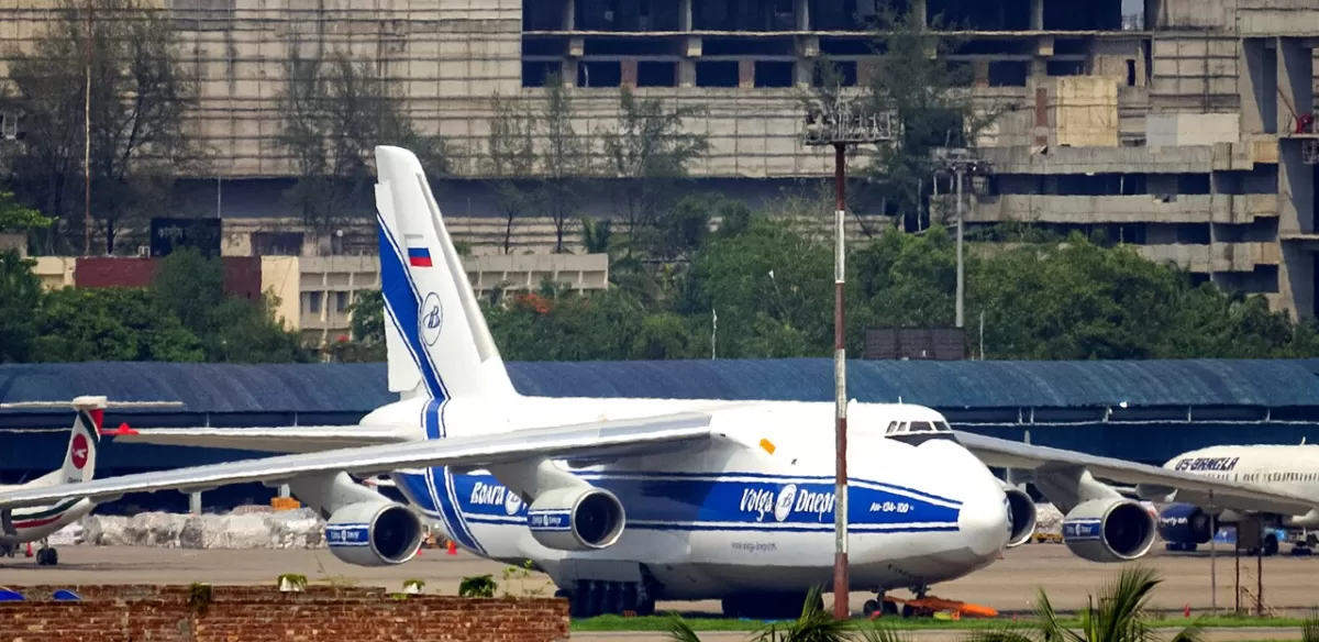 Flugzeug der Volga-Dnepr Airlines