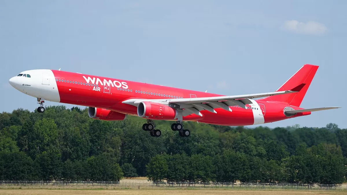Flugzeug der Wamos Air