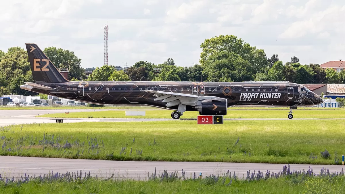 Embraer E195