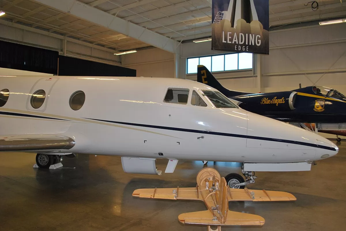 Dassault Falcon 10